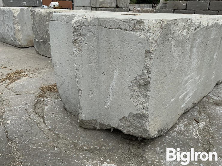 6'-x-3'-x-2.5'-interlocking-concrete-blocks-image-12