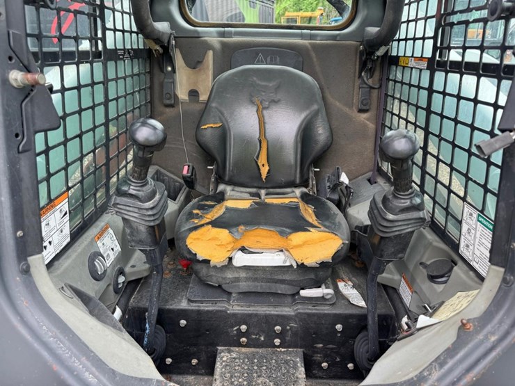 2015-bobcat-s570-image-16