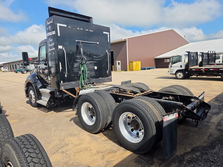 2015-kenworth-t680-image-2