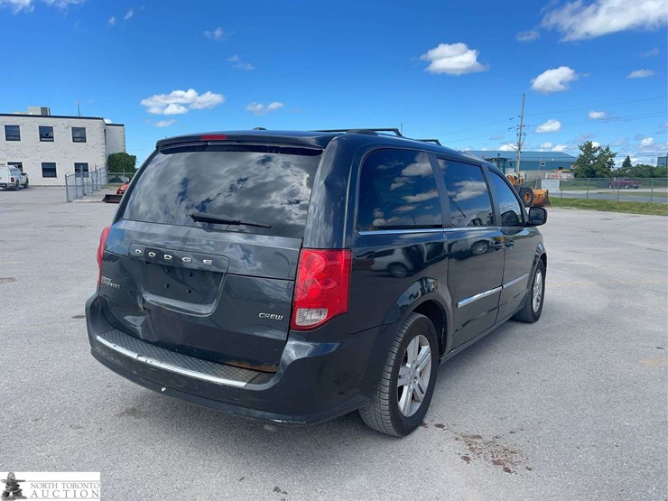 2012-dodge-grand-caravan-crew-image-5