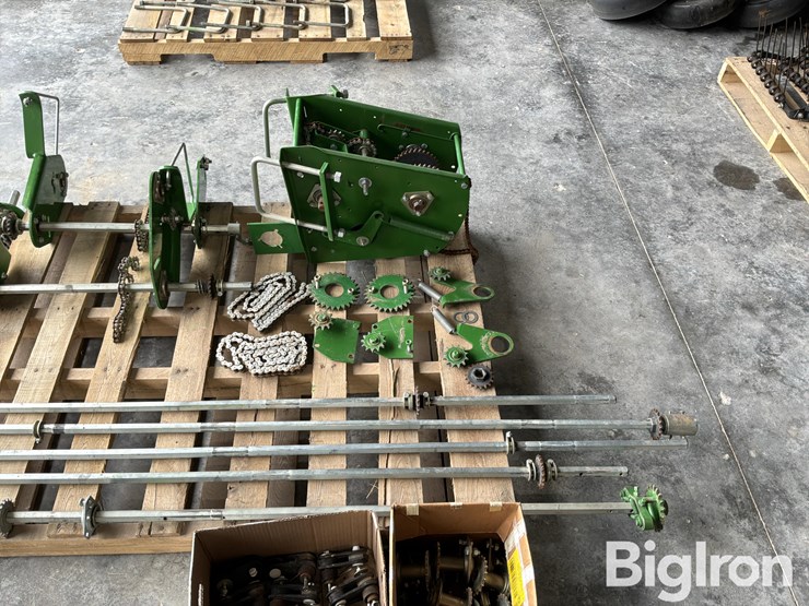 john-deere-12-image-11