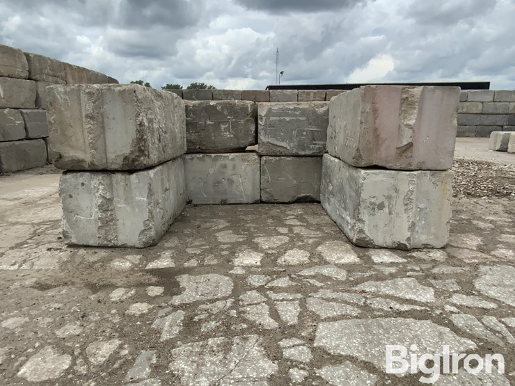 6'-x-3'-x-2.5'-interlocking-concrete-blocks-image-6