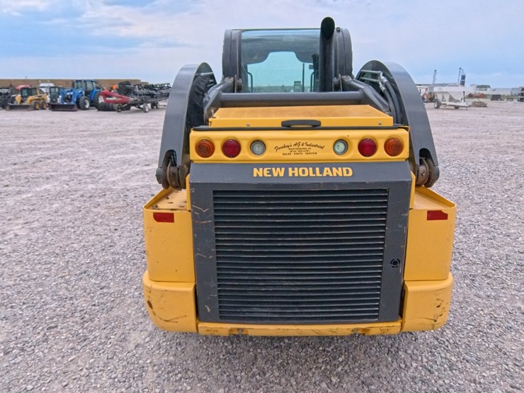 2017-new-holland-l230-image-4