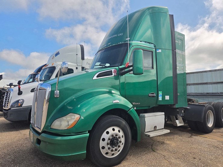 2015-kenworth-t680-image-19