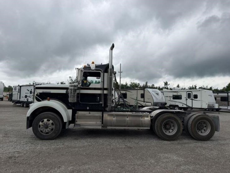 2013-kenworth-w900-image-7