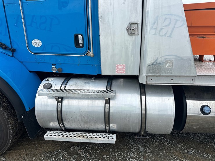 2013-kenworth-t800-image-27