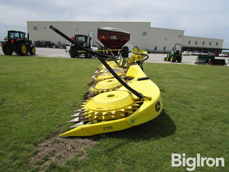 2019-john-deere-772-image-8