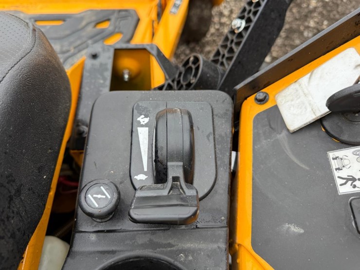 2025-cub-cadet-60-image-18