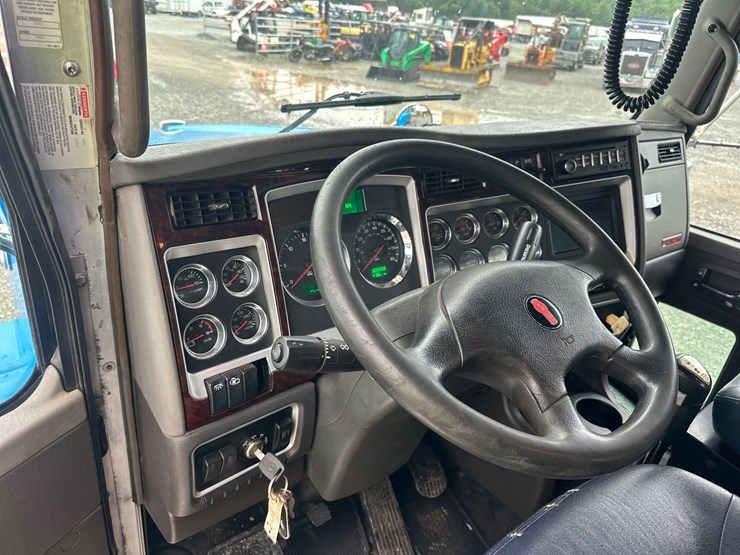 2013-kenworth-t800-image-34
