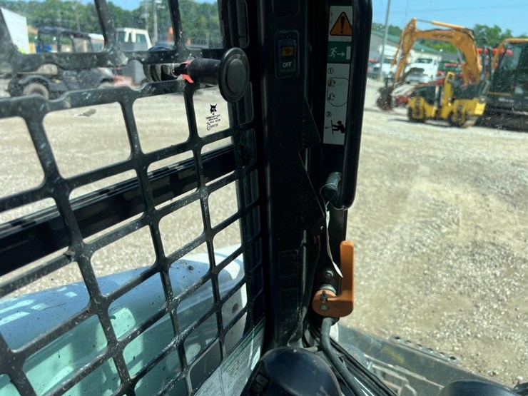 2023-bobcat-t770-image-24