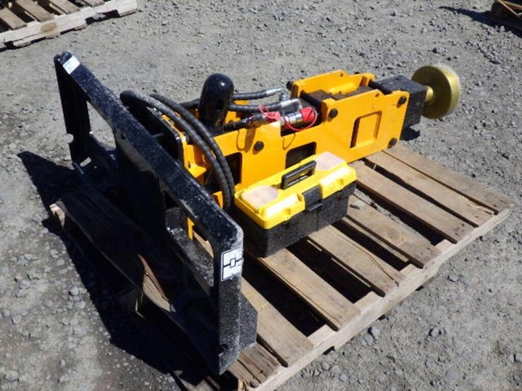 giyi-skid-steer-post-driver-56"-image-3