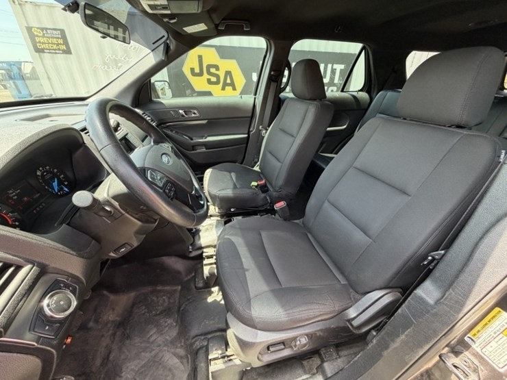 2017-ford-explorer-image-23