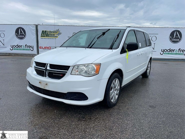 2014-dodge-grand-caravan-sxt-image-1