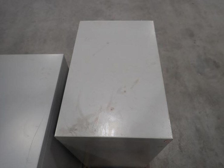 qty-of-(2)-metal-2-drawer-filing-cabinets-image-10