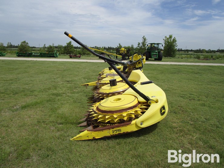 2022-john-deere-772-image-8