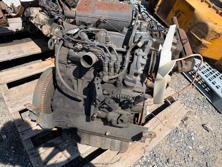 kubota-d1305-3-cylinder-diesel-engine-image-1
