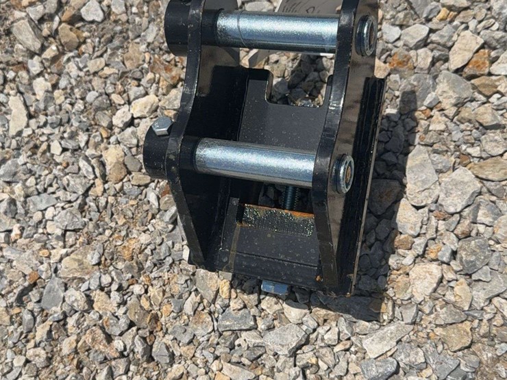 dx-032-mini-excavator-quick-coupler-image-5