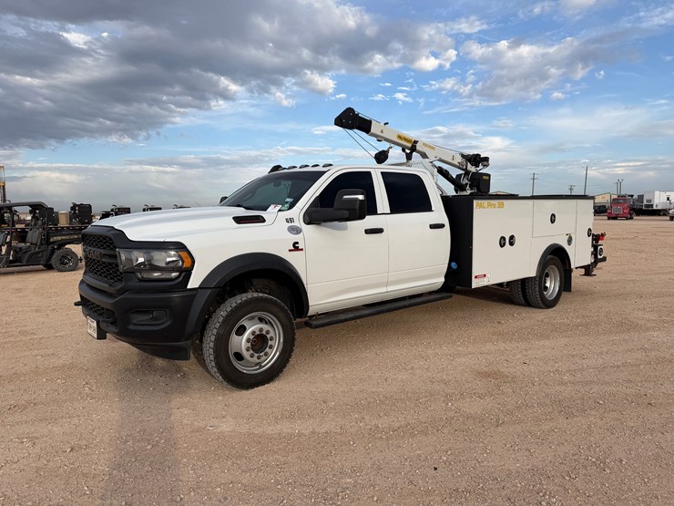 2024-ram-5500-crew-cab-mechanics-truck,-4x4-image-3
