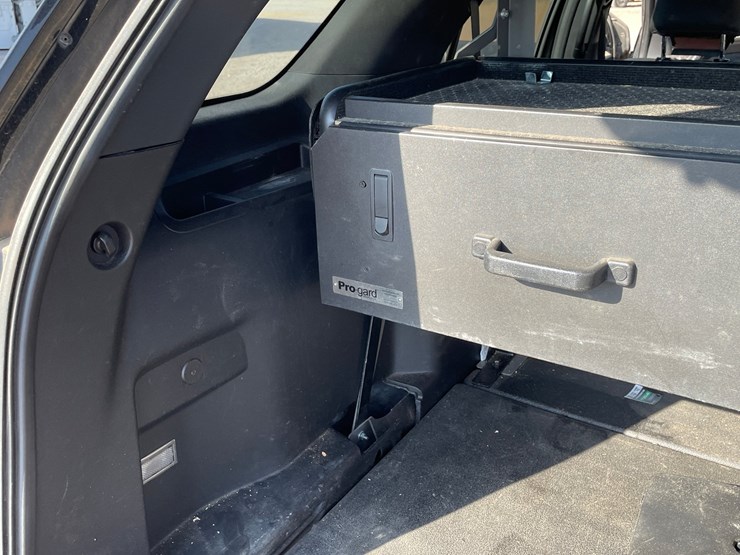 2016-ford-explorer-image-58