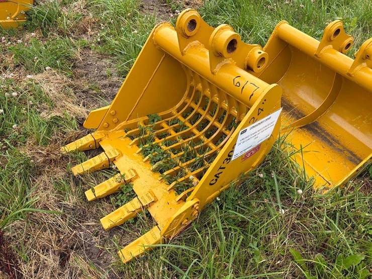 caterpillar-303-image-1