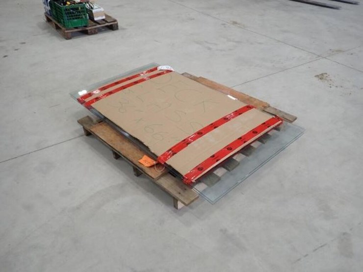 qty-of-(2)-36-in.-x-66-in.-glass-panels-image-6