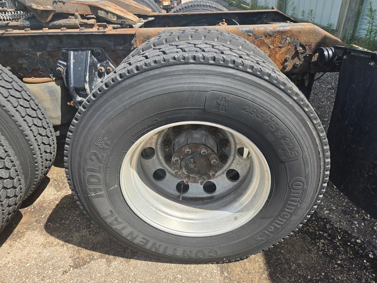 2015-kenworth-t680-image-98