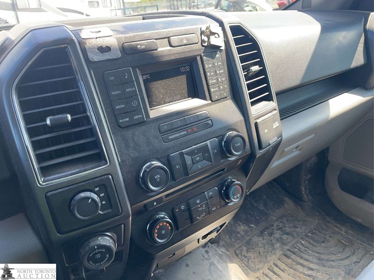 2017-ford-f150-image-13