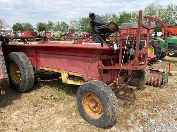 new-holland-manure-spreader-image-1