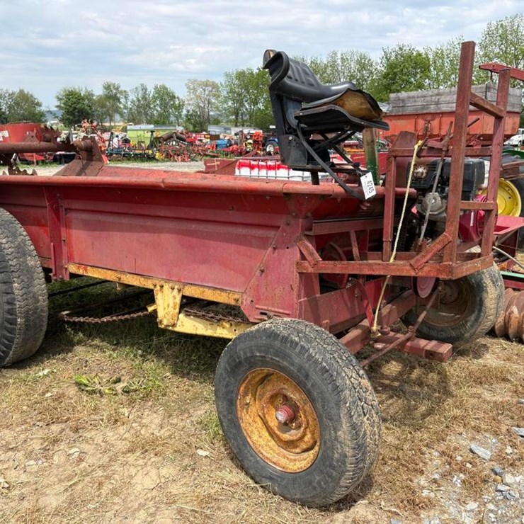 New Holland Manure Spreader