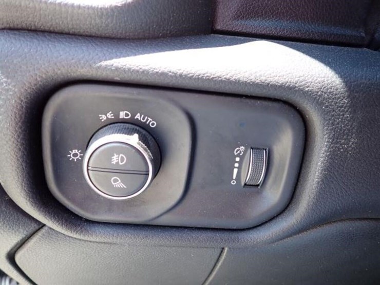 2022-dodge-ram-5500-image-25