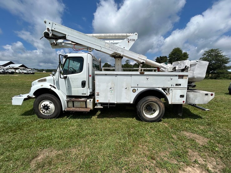 #1091-•-2010-freightliner-bucket-truck-image-3