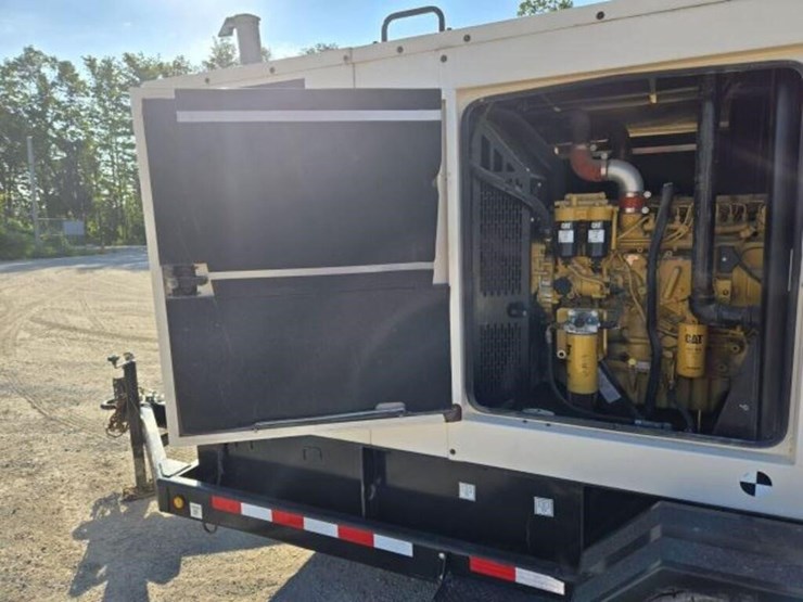 2019-caterpillar-xq230-image-12