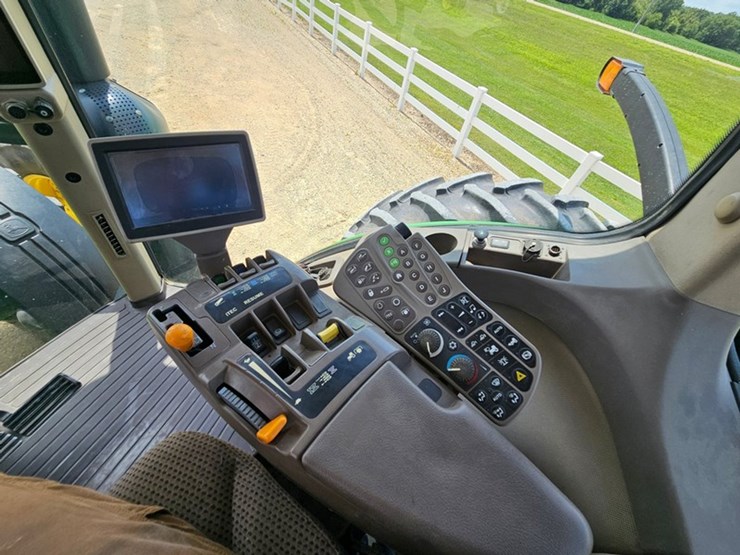 john-deere-8285r-image-35