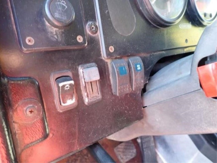 2008-freightliner-mt55-image-17