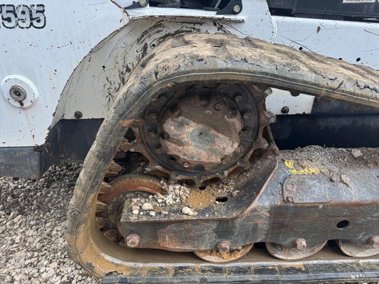 2016-bobcat-t595-image-20