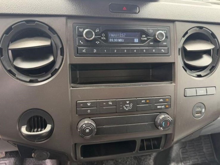 2022-ford-f650-xl-image-16