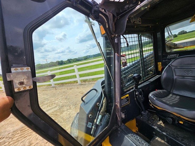 new-holland-ls190-image-22
