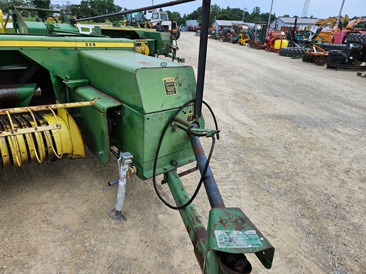 john-deere-336-image-10