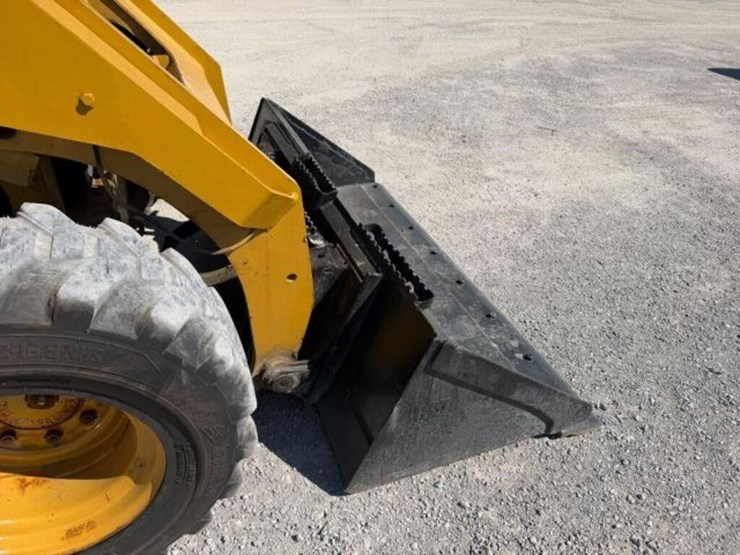 2014-caterpillar-262d-image-18