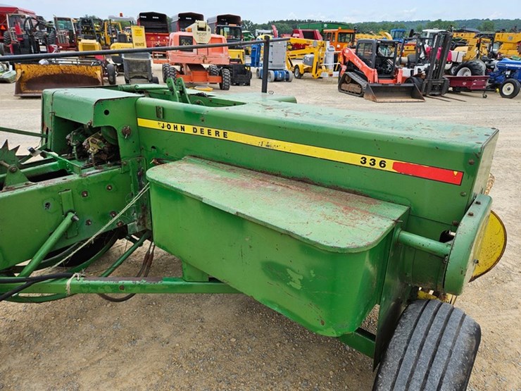 john-deere-336-image-17