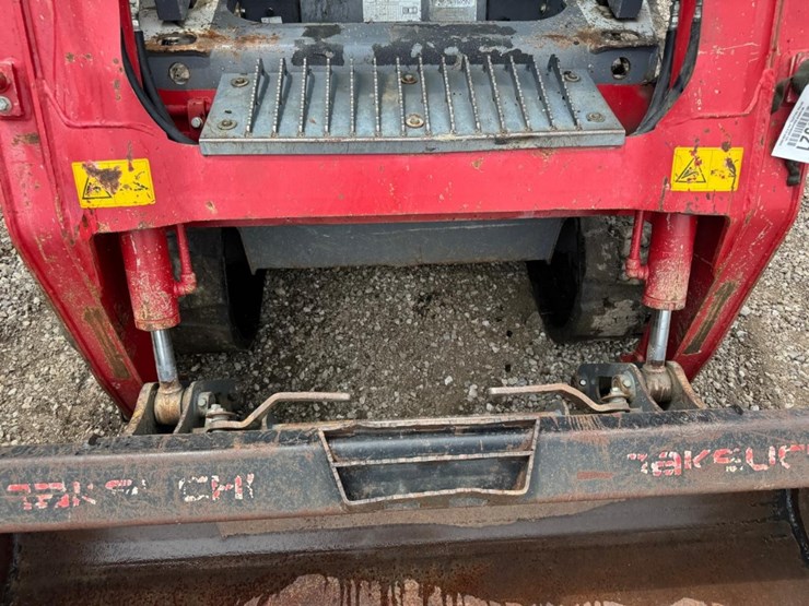 2019-takeuchi-tl8-image-11