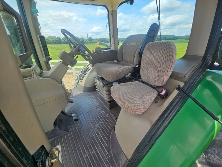 john-deere-8285r-image-25