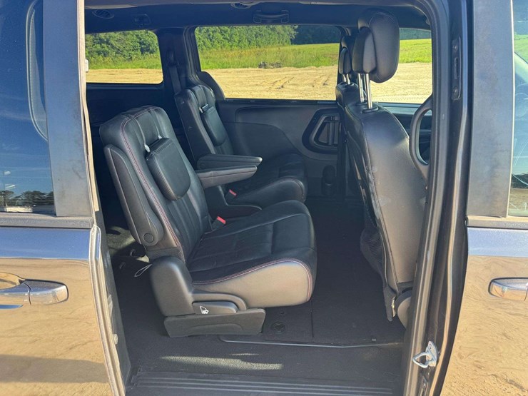 2018-dodge-grand-caravan-image-16