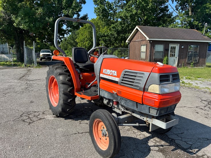 1995-kubota-l2900-image-11