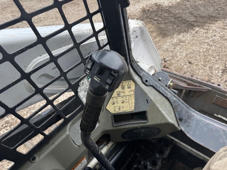 2016-bobcat-t595-image-28