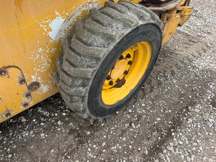 deere-318e-image-14