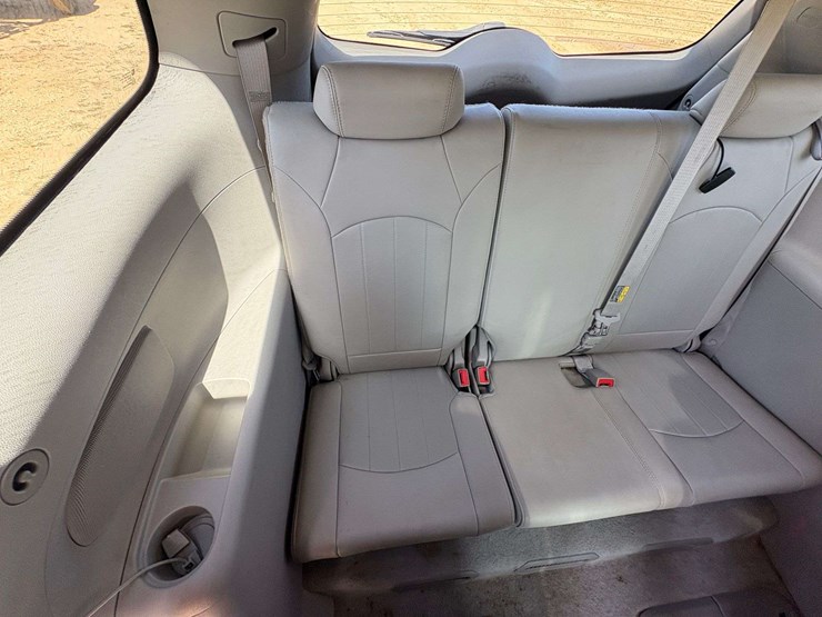 2012-buick-enclave-image-21