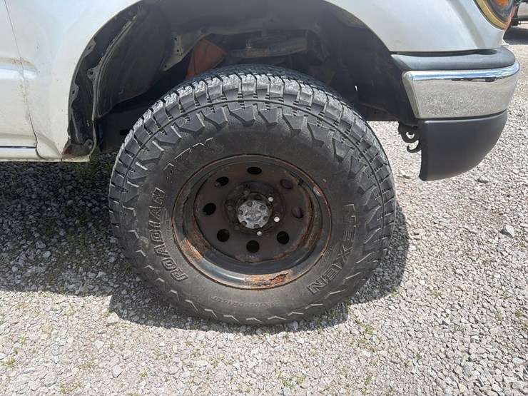 2004-toyota-tacoma-image-8