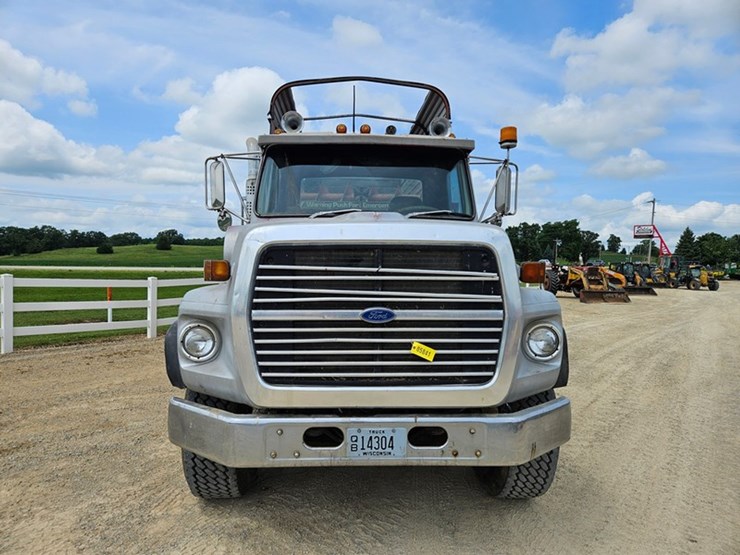 1983-ford-9000-image-8