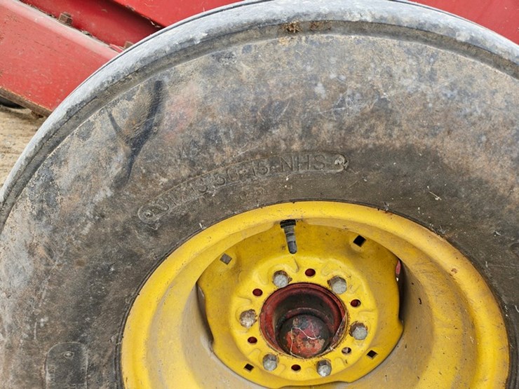 new-holland-900-image-32